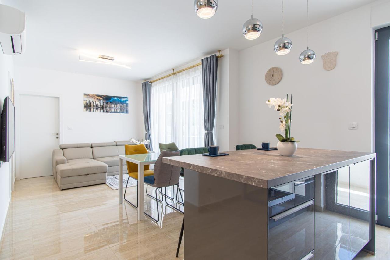 Ledeno More Luxury Apartments Split Exterior foto
